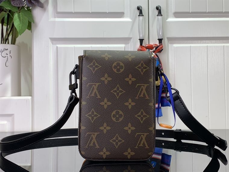 LOUIS VUITTON S LOCK VERTICAL WEARABLE WALLET – LVB057
