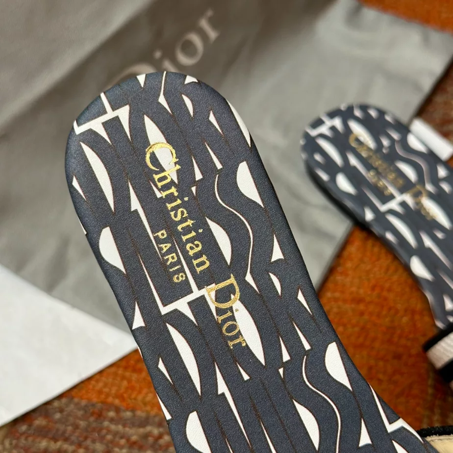 DIOR DWAY SLIDE – DS034