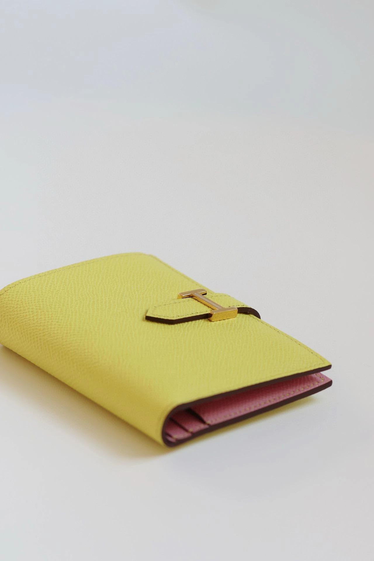 Hermes Bearn Compact Verso Handmade Wallet in Lime Epsom Calfskin – HW136