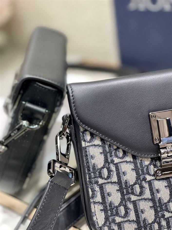 DIOR MESSENGER POUCH OBLIQUE GALAXY – DOB080