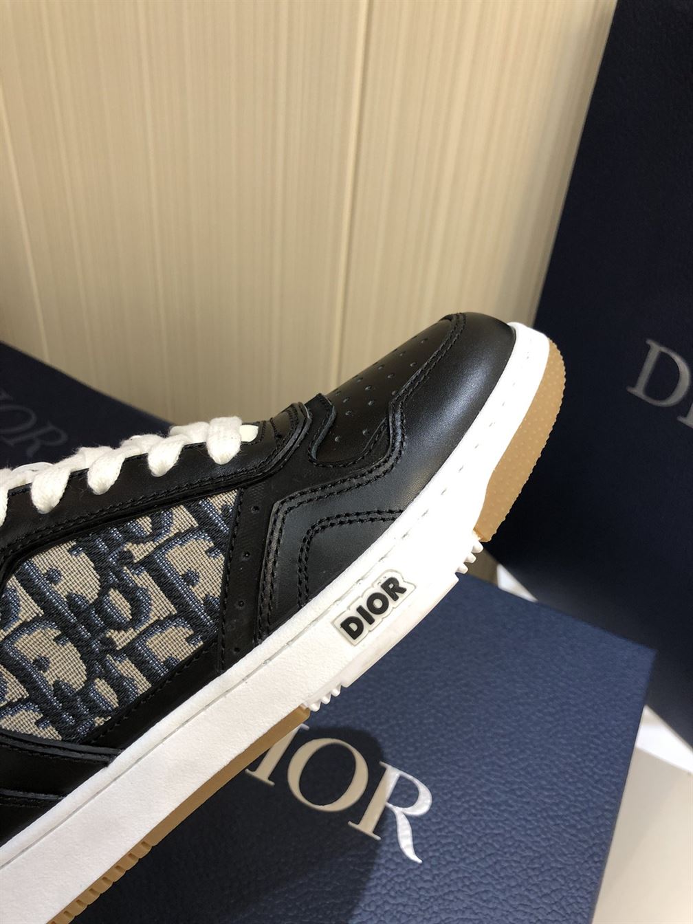 DIOR B27 HIGH-TOP SNEAKER – DO006