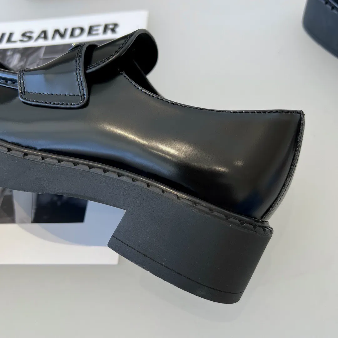 Prada Women’s Loafers In Black Brushed Leather – PRL002