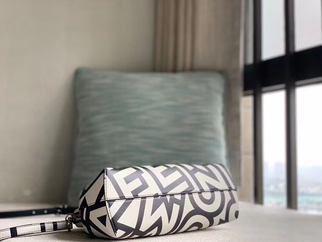 FENDI FIRST MIDI TWO TONE NAPPA LEATHER FENDI BY MARC JACOBS BAG – F044