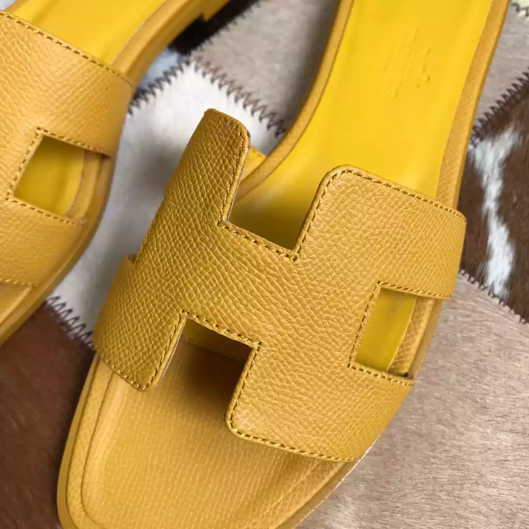 HERMES ORAN SLIDE SANDALS IN YELLOW EPSOM CALFSKIN – HMSD088
