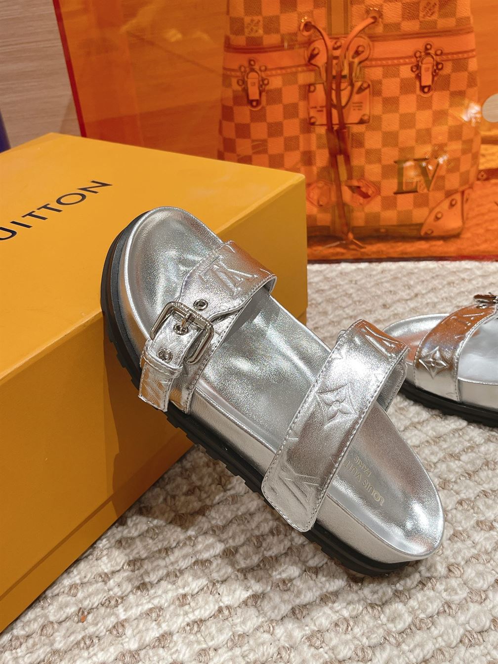 LOUIS VUITTON BOM DIA FLAT COMFORT MULE – LVSD019