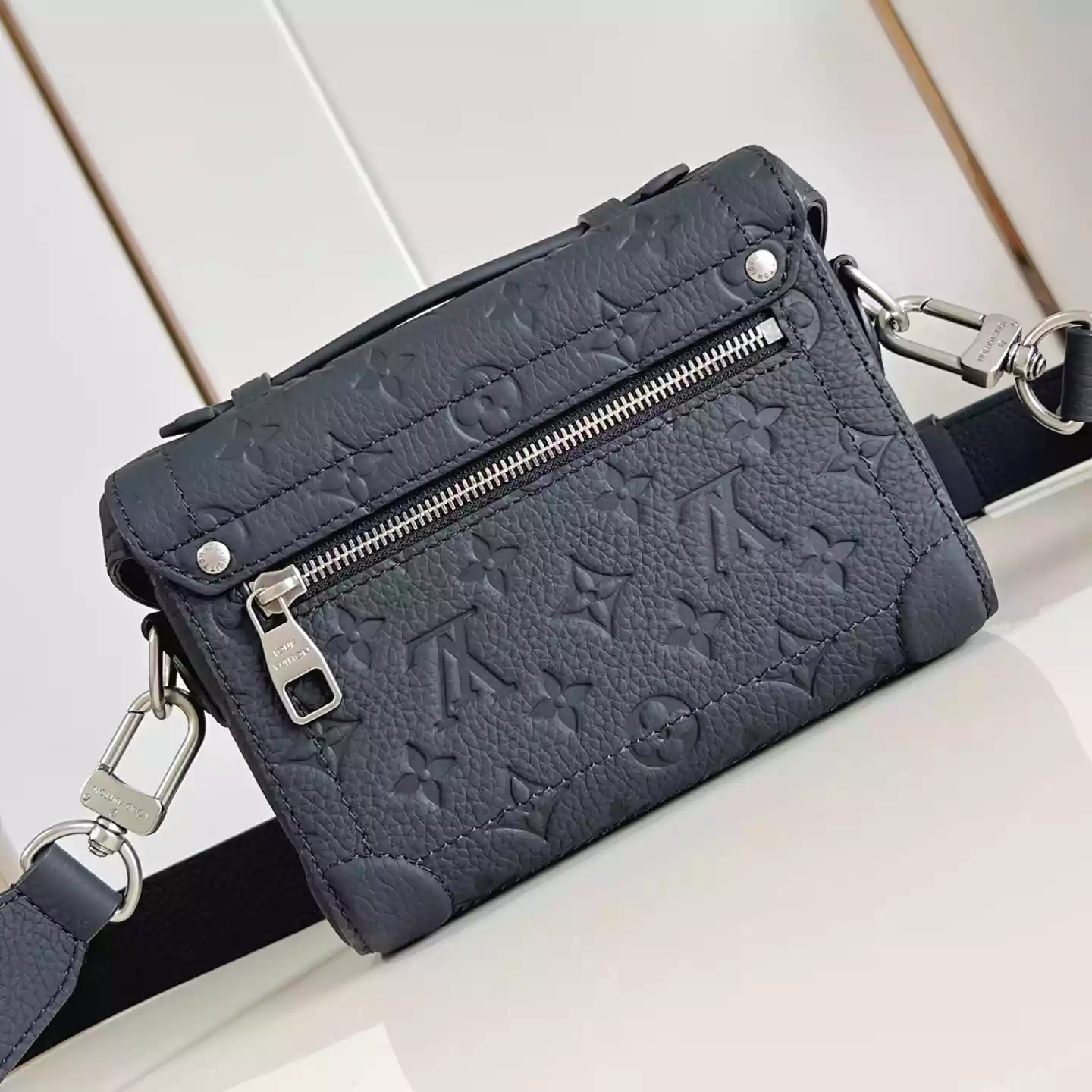 SOUL TRUNK CROSSBAG BLACK TAURILLON MONOGRAM – LW298