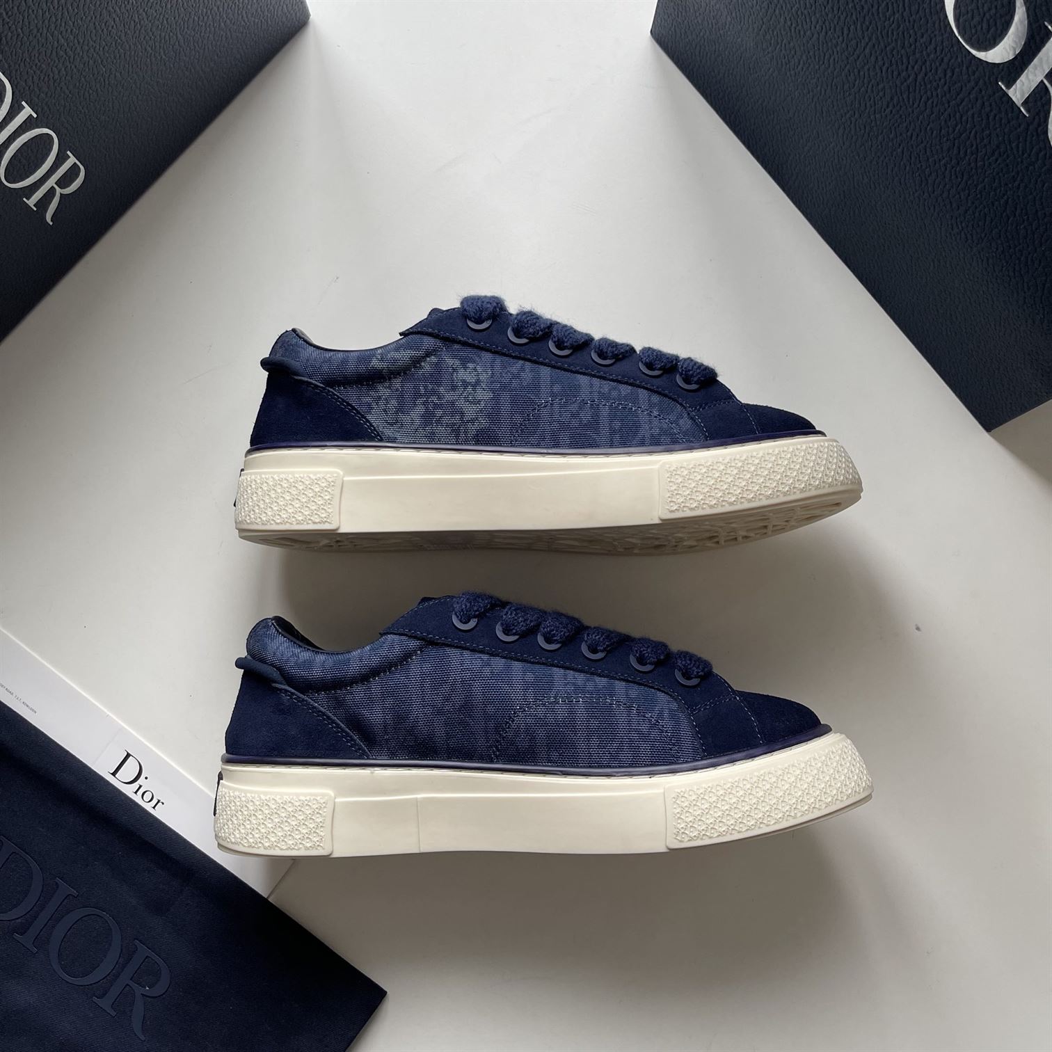 DIOR TEARS B33 SNEAKER – DO131
