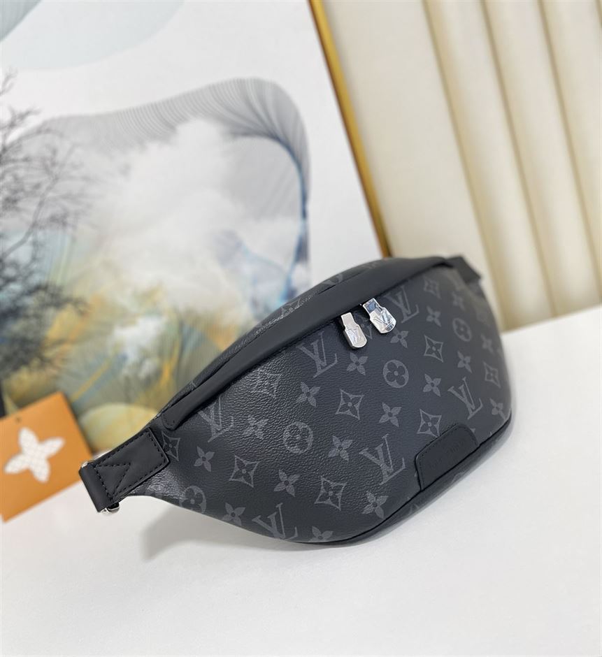 LOUIS VUITTON DISCOVERY BUMBAG – LVB017