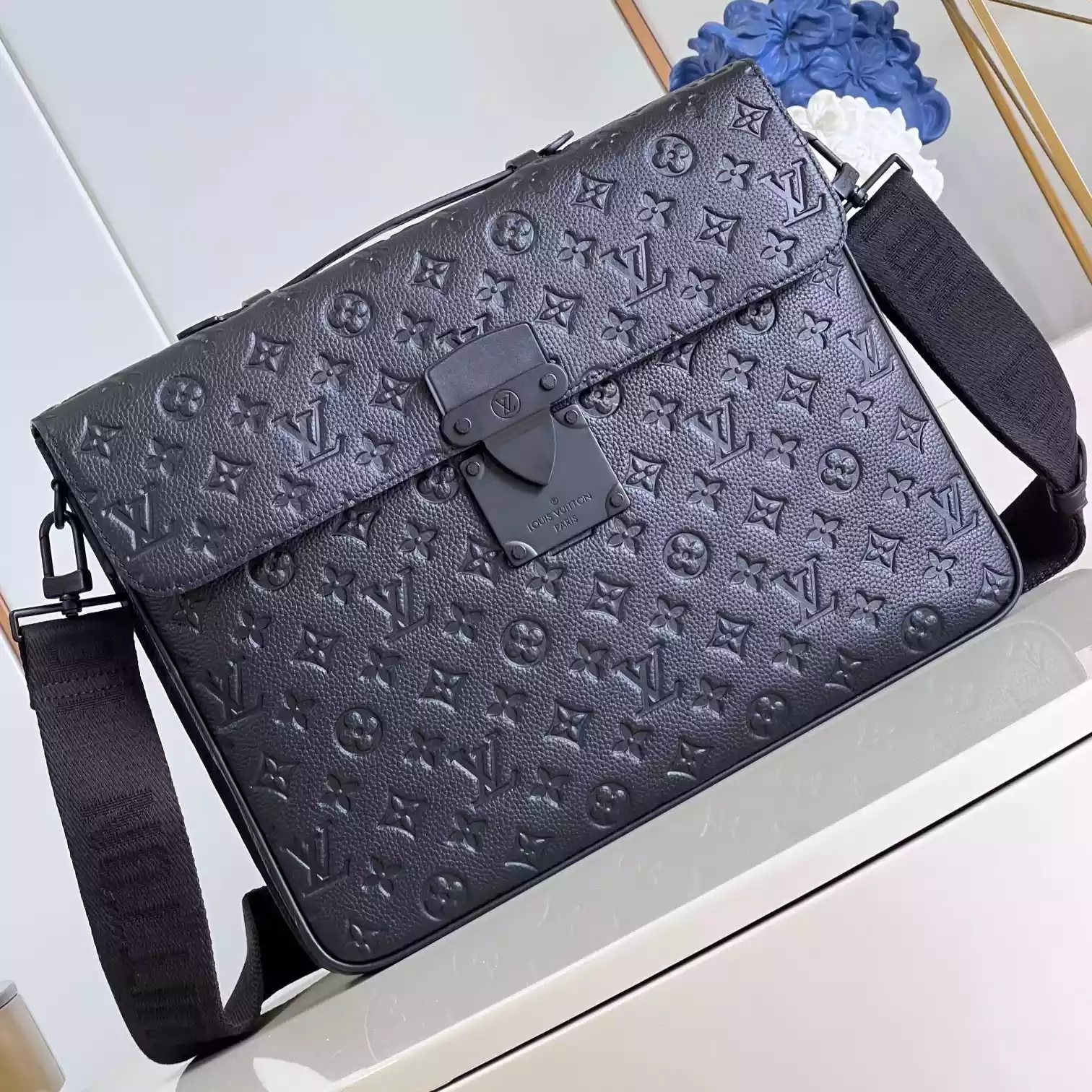 S LOCK BRIEFCASE MONOGRAM TAURILLON LEATHER M20835 – LW331