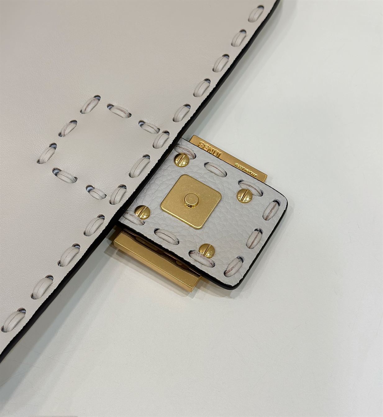 FENDI BAGUETTE CAMELLIA SELLERIA BAG WITH OVERSIZE TOPSTITCHING – F027