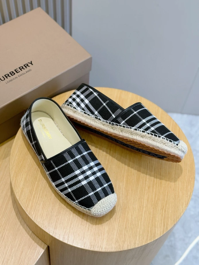 BURBERRY CANVAS STRAW BUCKET – BBR043