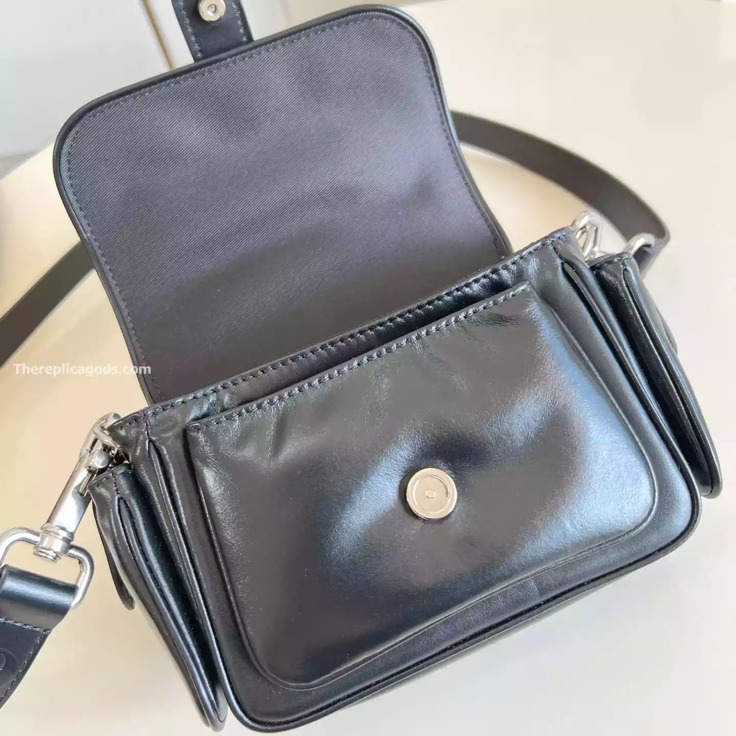 CARGO WEARABLE WALLET BLACK CALF LEATHER – LW316