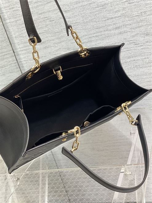 DIOR MEDIUM DIOR ESSENTIAL TOTE BAG BLACK ARCHICANNAGE CALFSKIN – DOB068