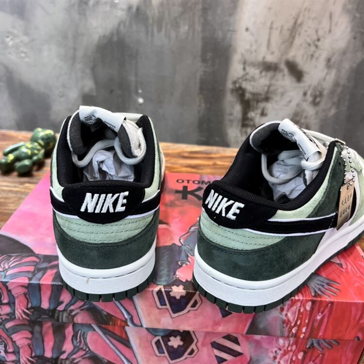 NIKE SB DUNK LOW SNEAKER – NSN005