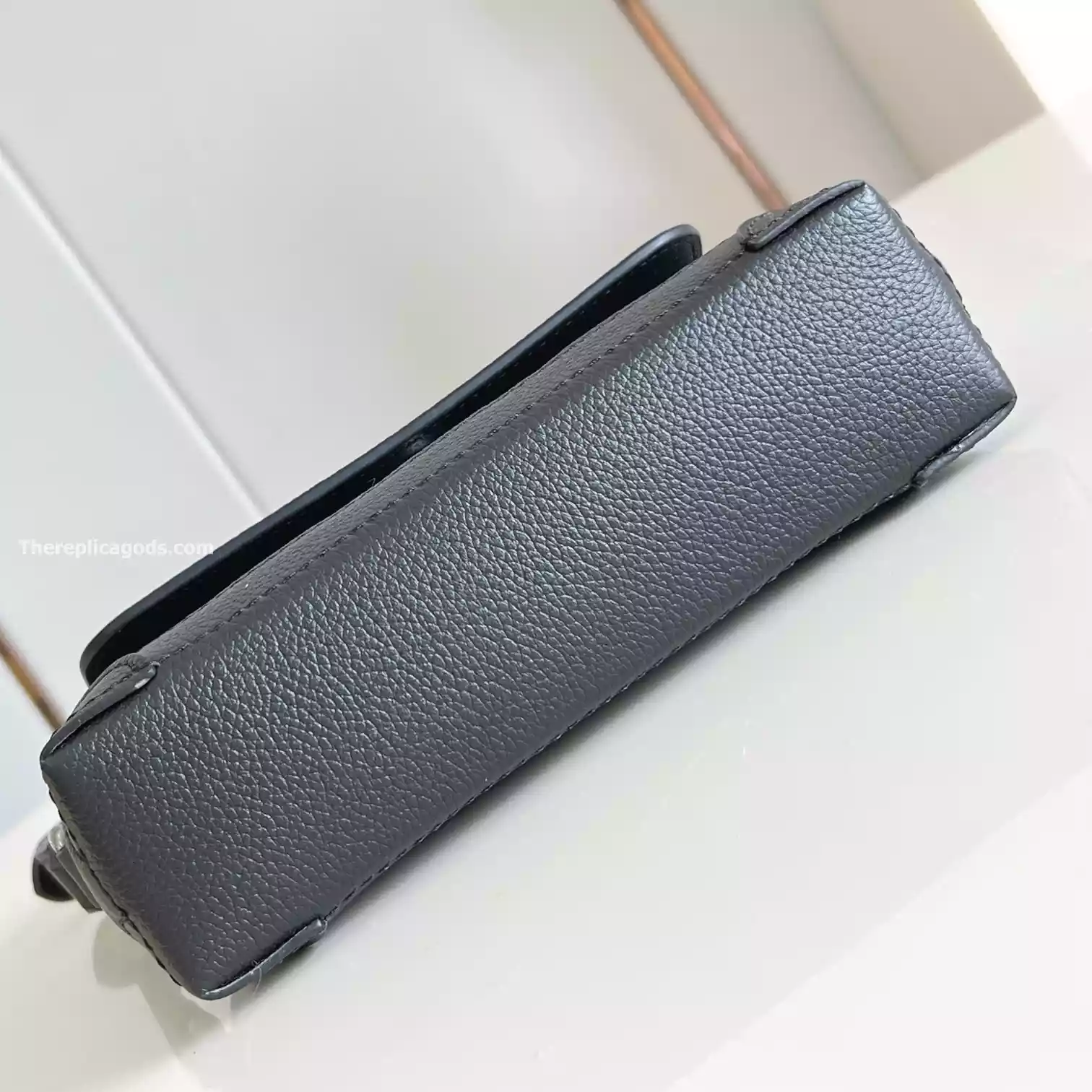 STEAMER EAST WEST WEARABLE WALLET BLACK MONOGRAM TAURILLON – LW318