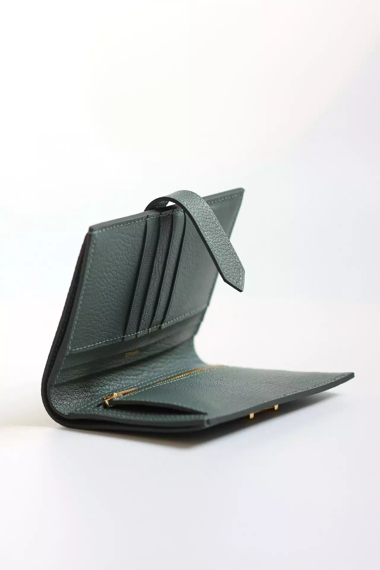 Hermes Bearn Compact Handmade Wallet in Vert Amande Chevre Mysore Goatskin – HW148