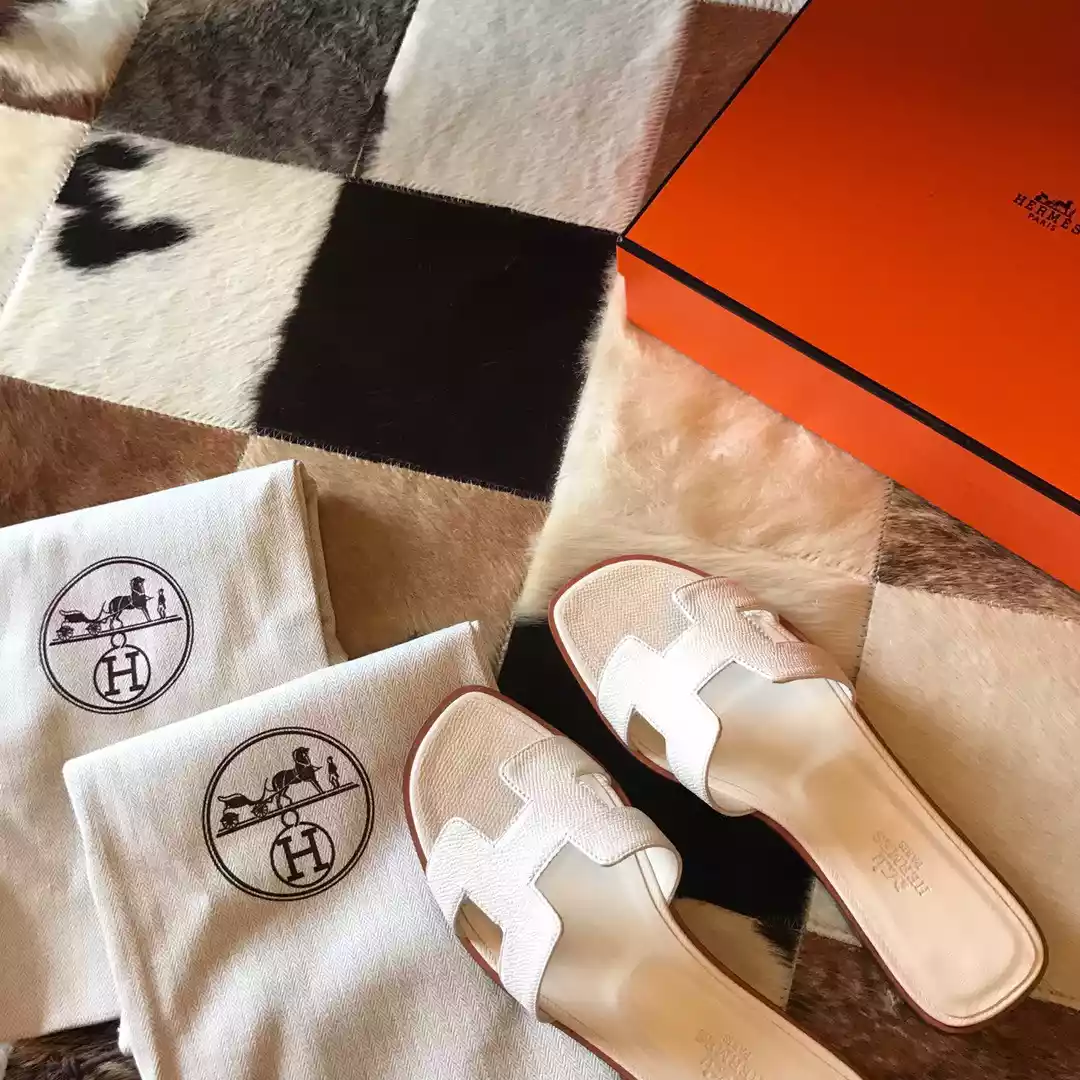HERMES ORAN SLIDE SANDALS IN BETON EPSOM CALFSKIN – HMSD065