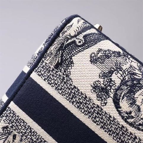 DIOR MEDIUM LADY D-LITE BAG BLUE TOILE DE JOUY REVERSE EMBROIDERY – DOB008