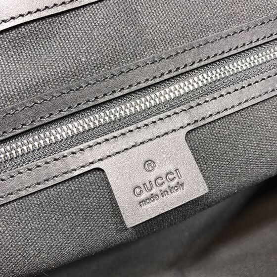 GUCCI GG SUPREME FLAP MESSENGER – BG007