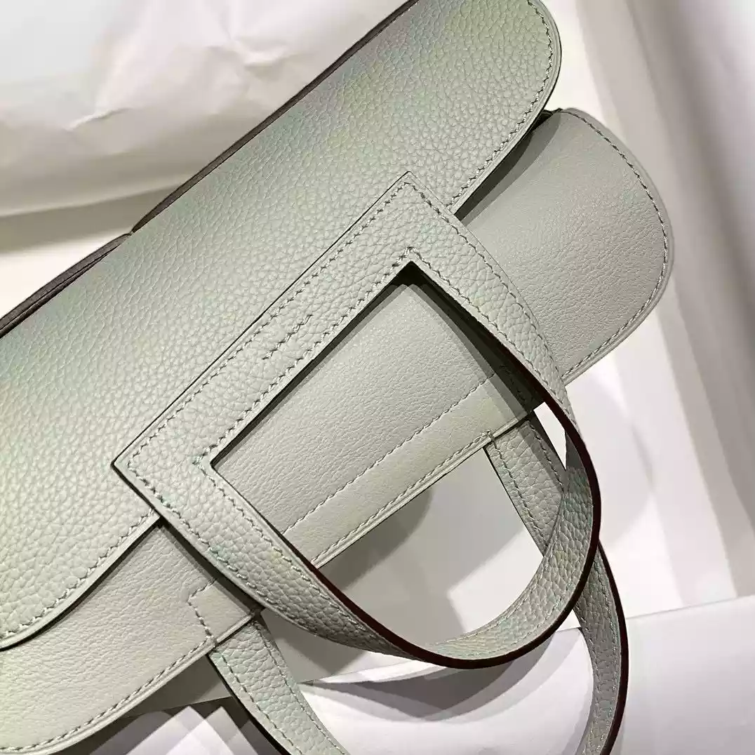 Hermes Halzan 25 Bag in Vert Fizz Clemence Leather – HW086