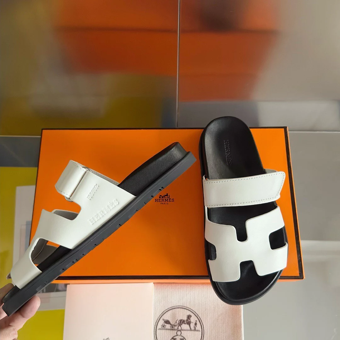 HERMES MEN’S CHYPRE SANDALS IN WHITE CALFSKIN – HMSD008