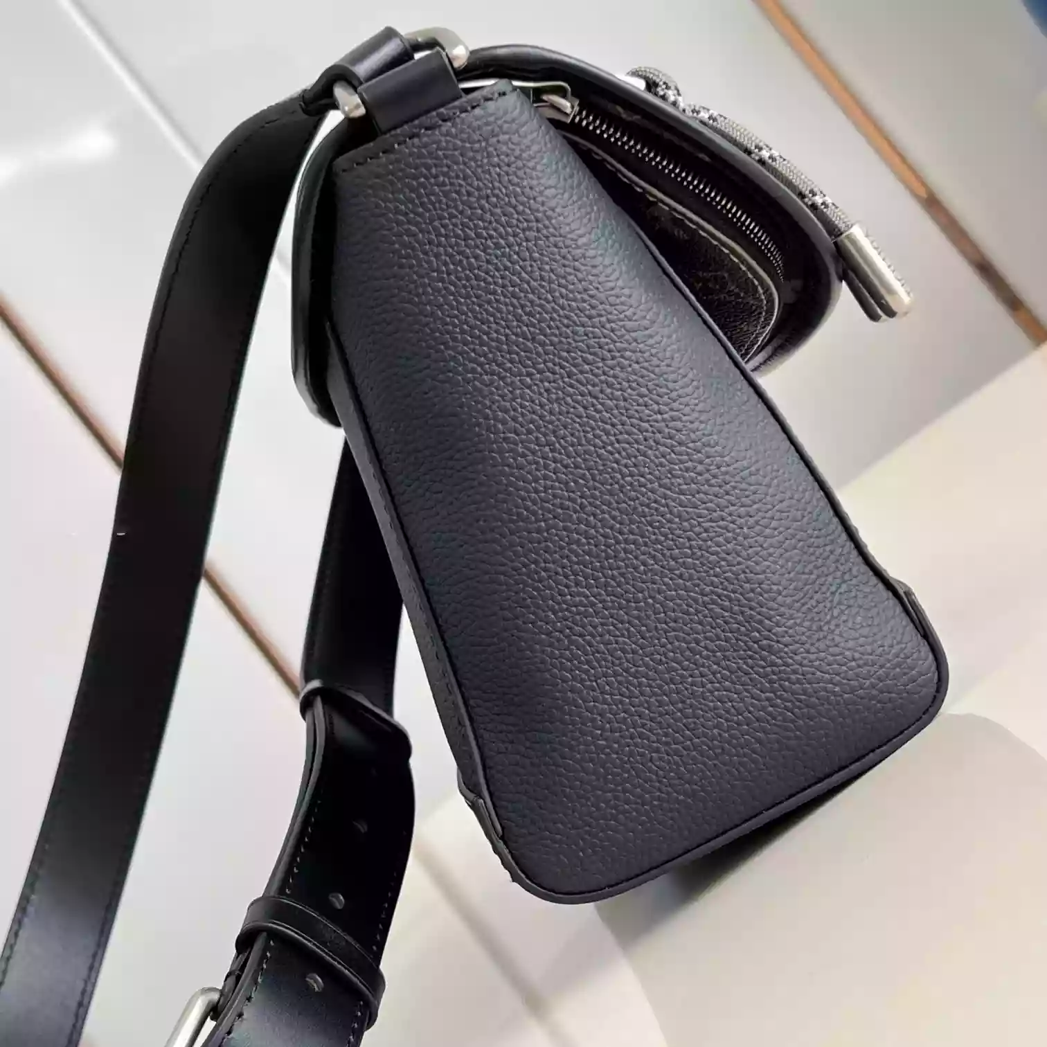 PULSE MESSENGER BAG KHAKI/BLACK COWHIDE LEATHER AND MONOGRAM CANVAS M12625 – LW293