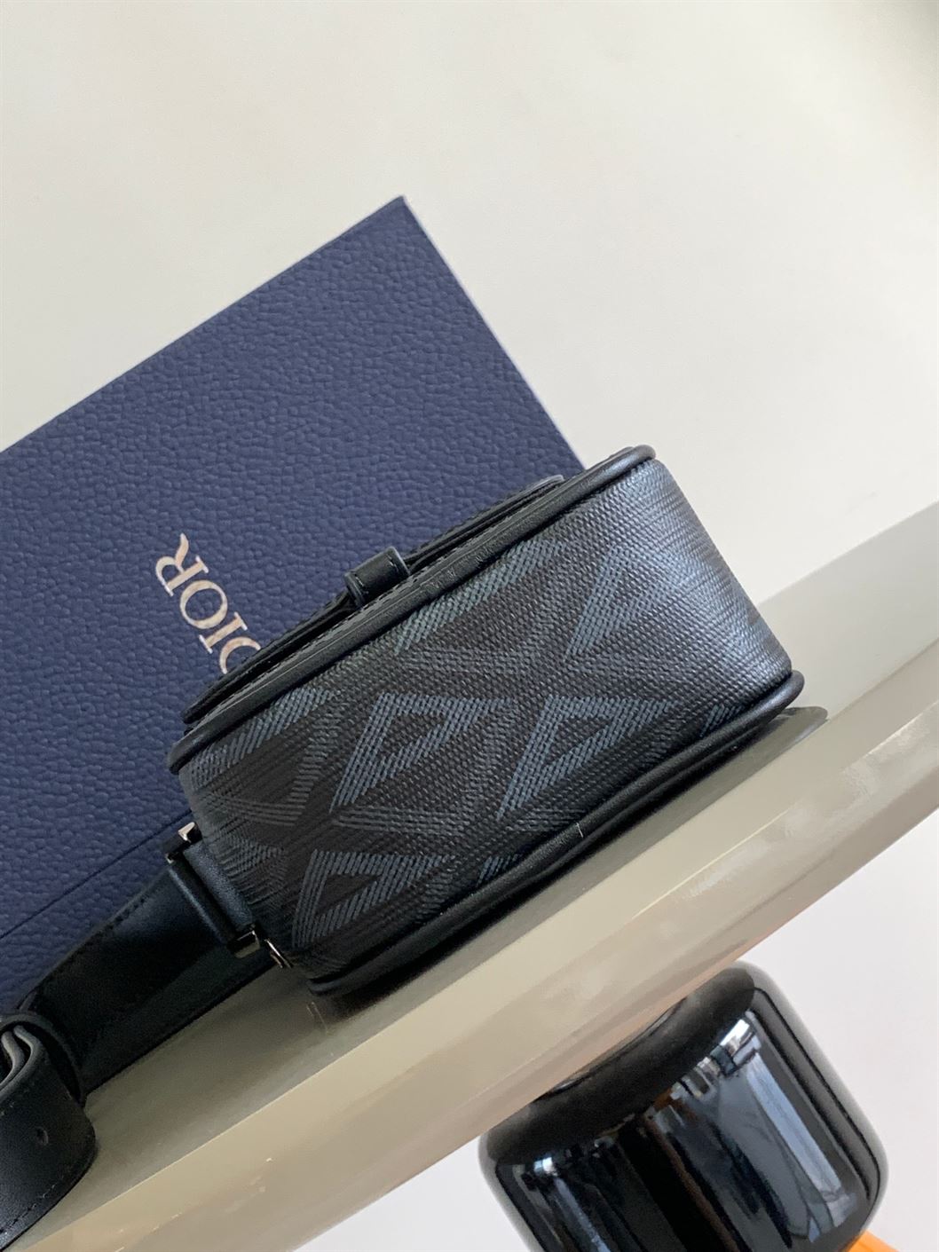 DIOR HIT THE ROAD VERTICAL POUCH – DIO047
