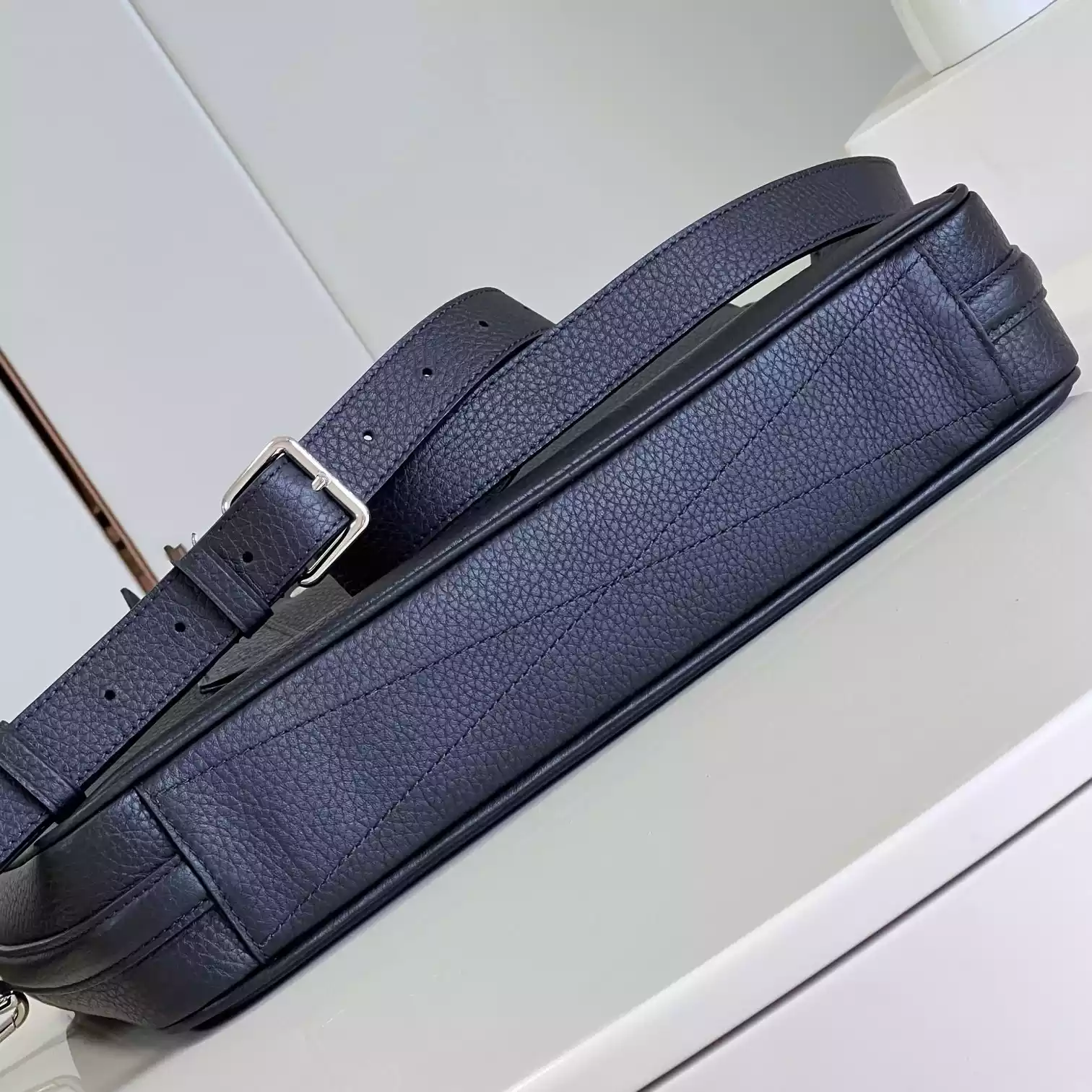 ARMAND BRIEFCASE MM TAURILLON LEATHER M54381 – LW330