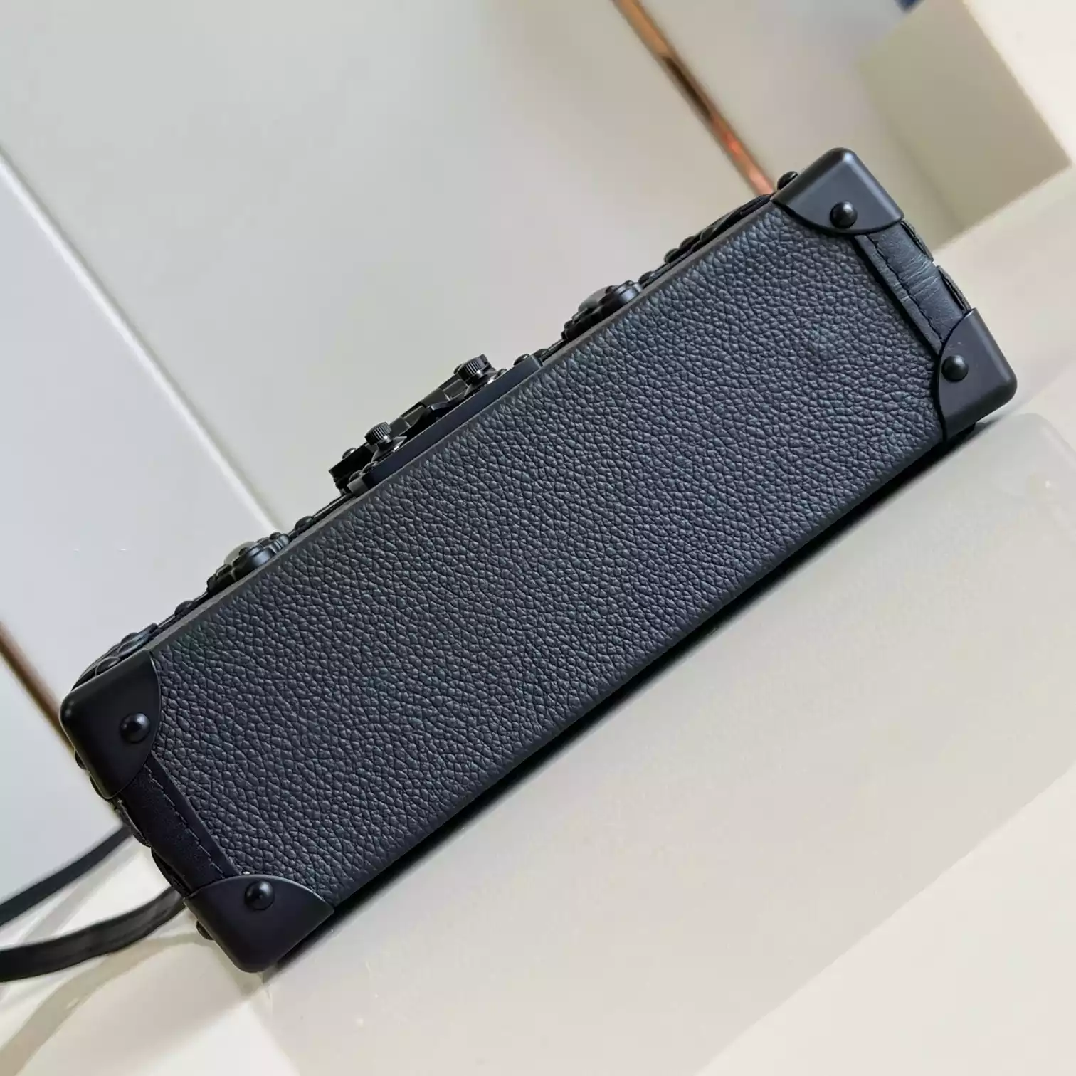 PETITE MALLE HANDBAG BLACK COWHIDE LEATHER M24303 – LW430