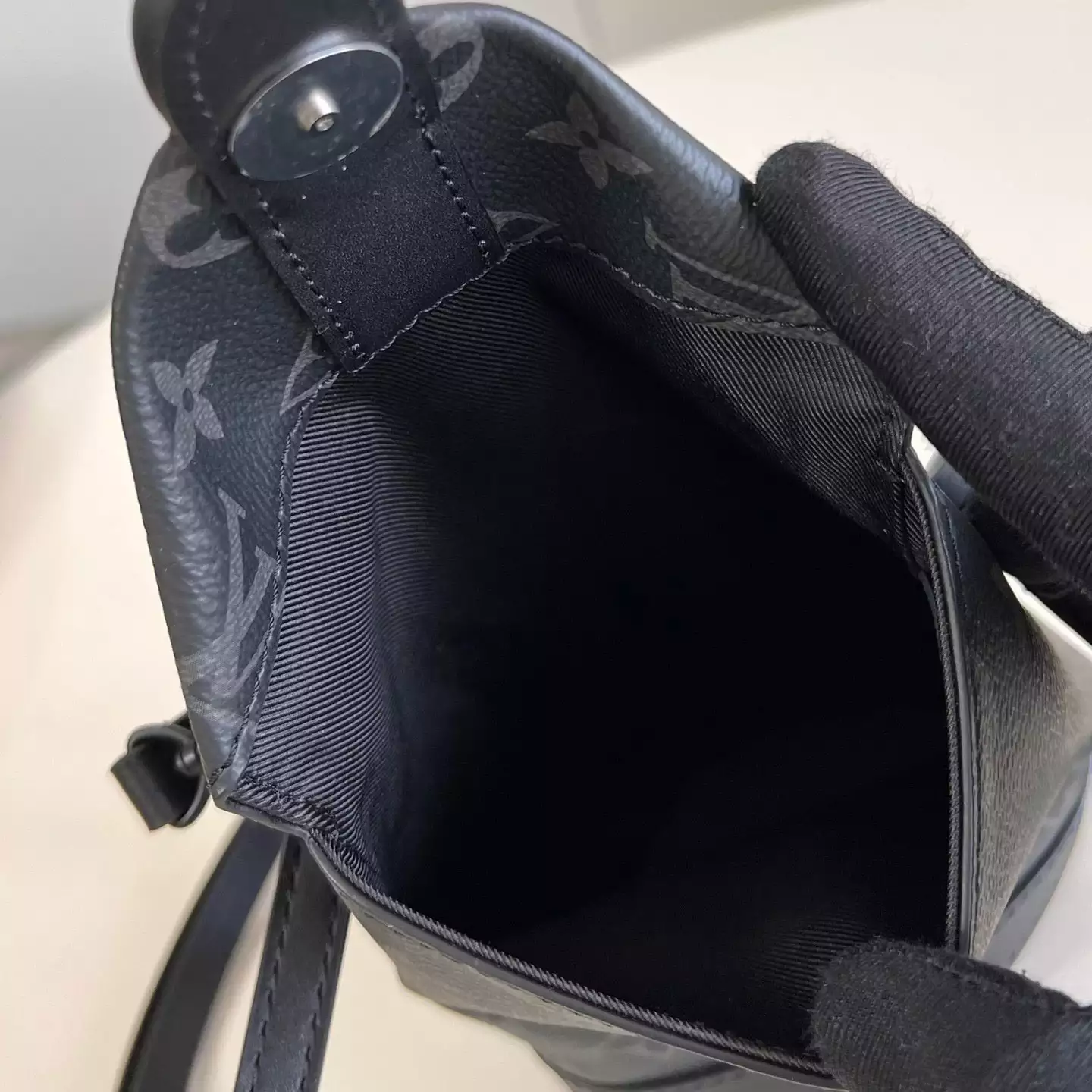 ENVELOPE POUCH BLACK MONOGRAM ECLIPSE CANVAS M11613  – LW409