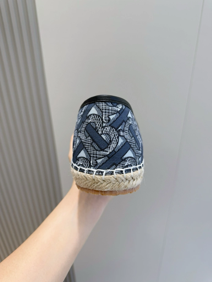 BURBERRY CANVAS STRAW BUCKET – BBR048