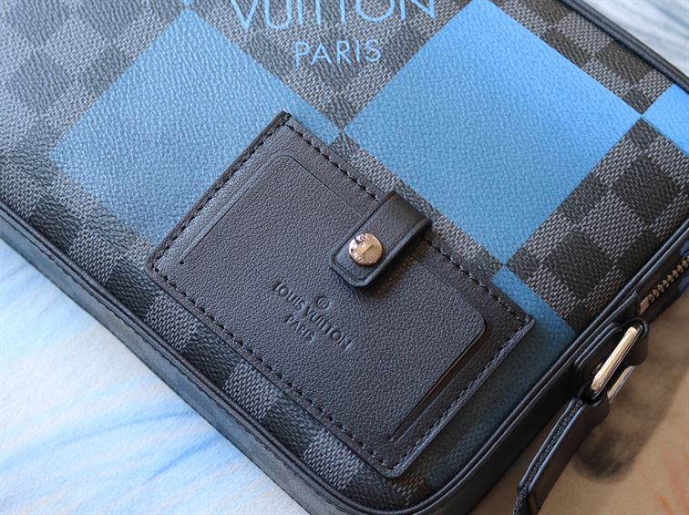 LOUIS VUITTON ALPHA MESSENGER DAMIER GRAPHITE GIANT BLUE – LVB044