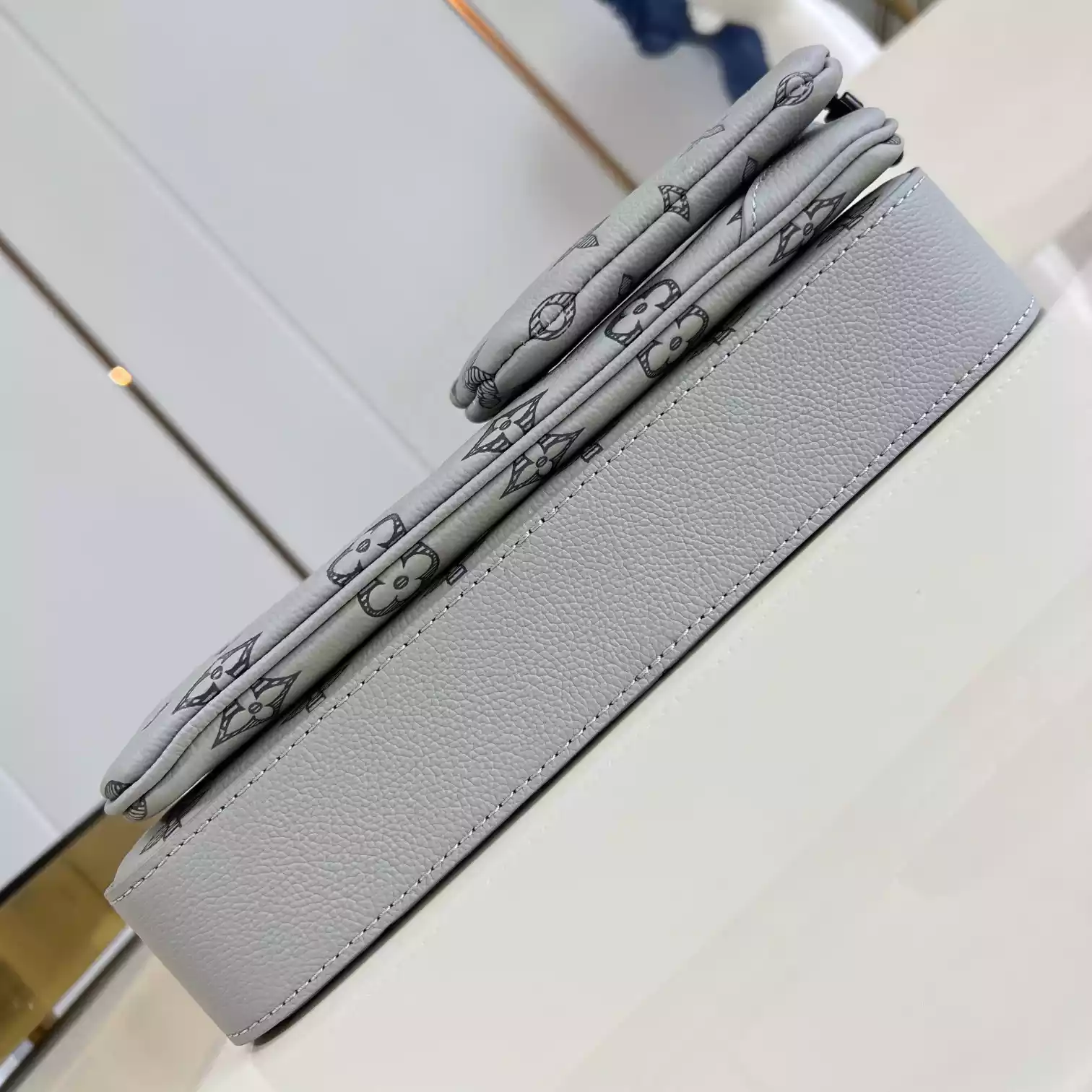 TRIO MESSENGER BAG GREY MONOGRAM SHADOW LEATHER M46603 – LW267