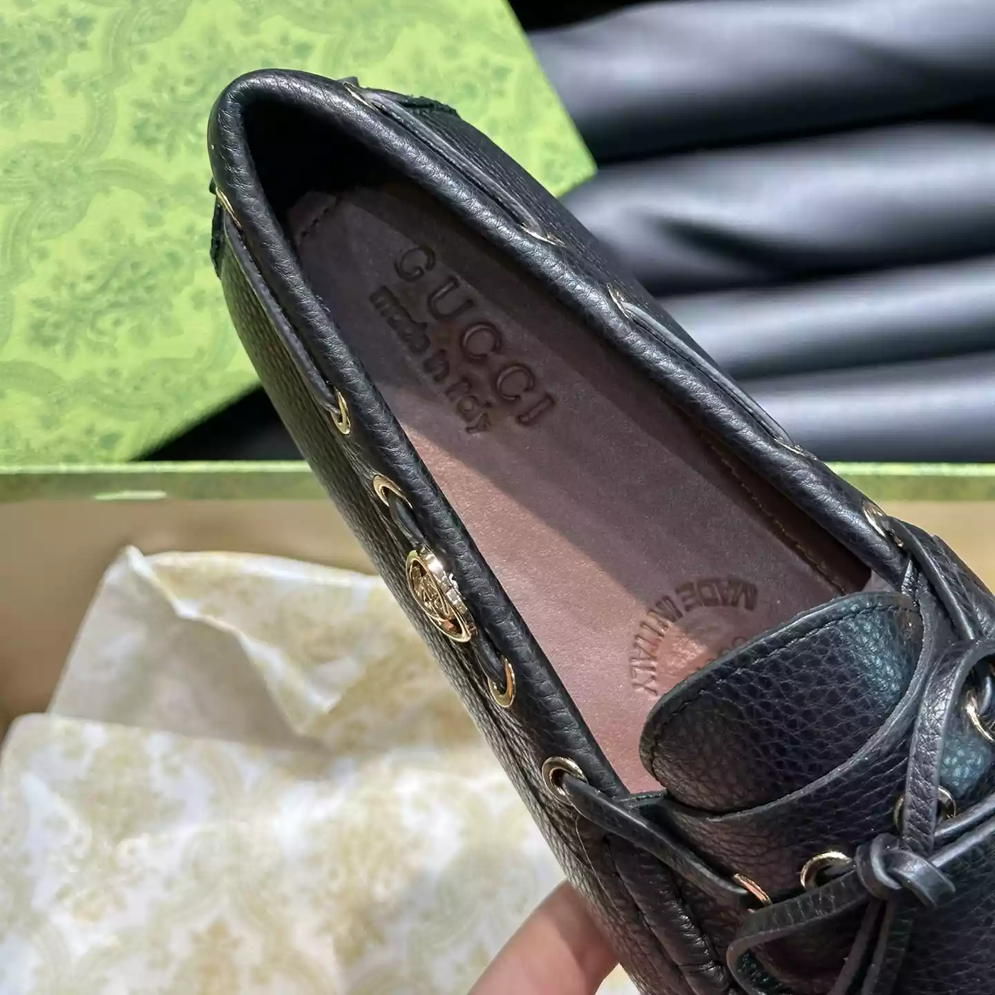 MEN’S DRIVER WITH INTERLOCKING G IN BLACK – GL102