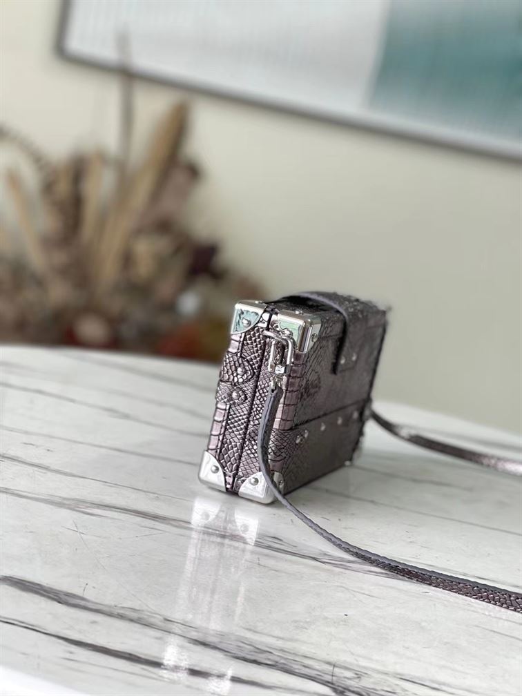 LOUIS VUITTON PETITE MALLE CROCODILIEN MAT – LW067