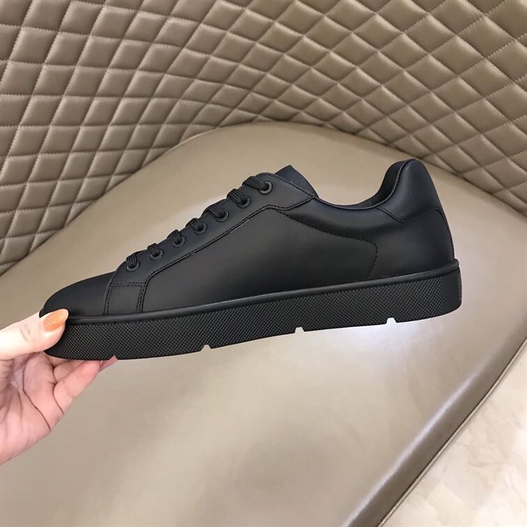 CHRISTIAN LOUBOUTIN LOW TOP SNEAKER – CLS020