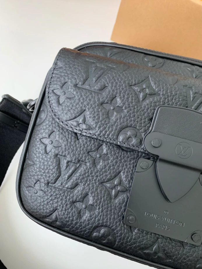 S Lock Messenger Bag Black Monogram-Embossed Taurillon Cowhide Leather M58489 – LW230