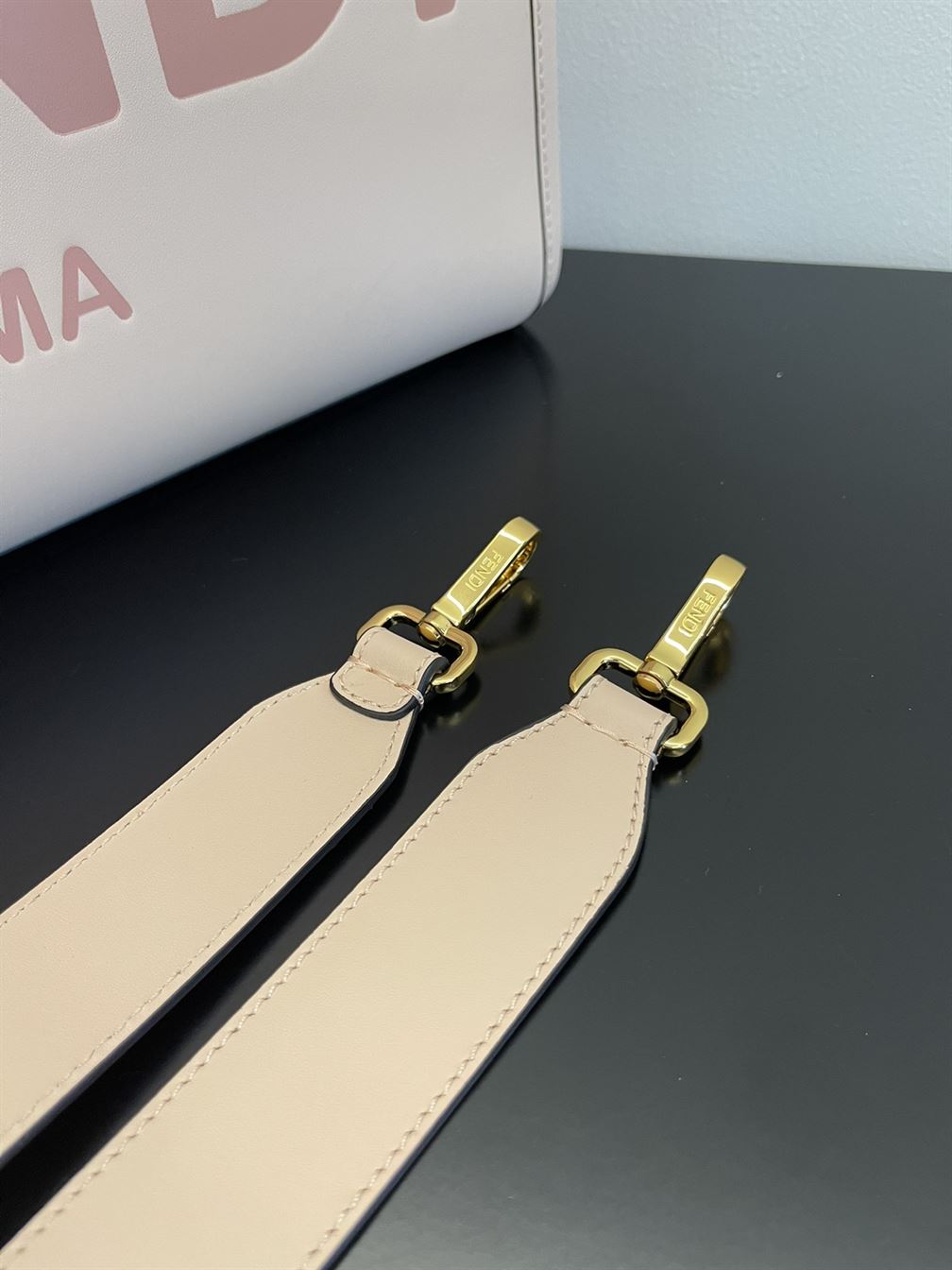 FENDI SUNSHINE MEDIUM PALE PINK LEATHER SHOPPER – F022