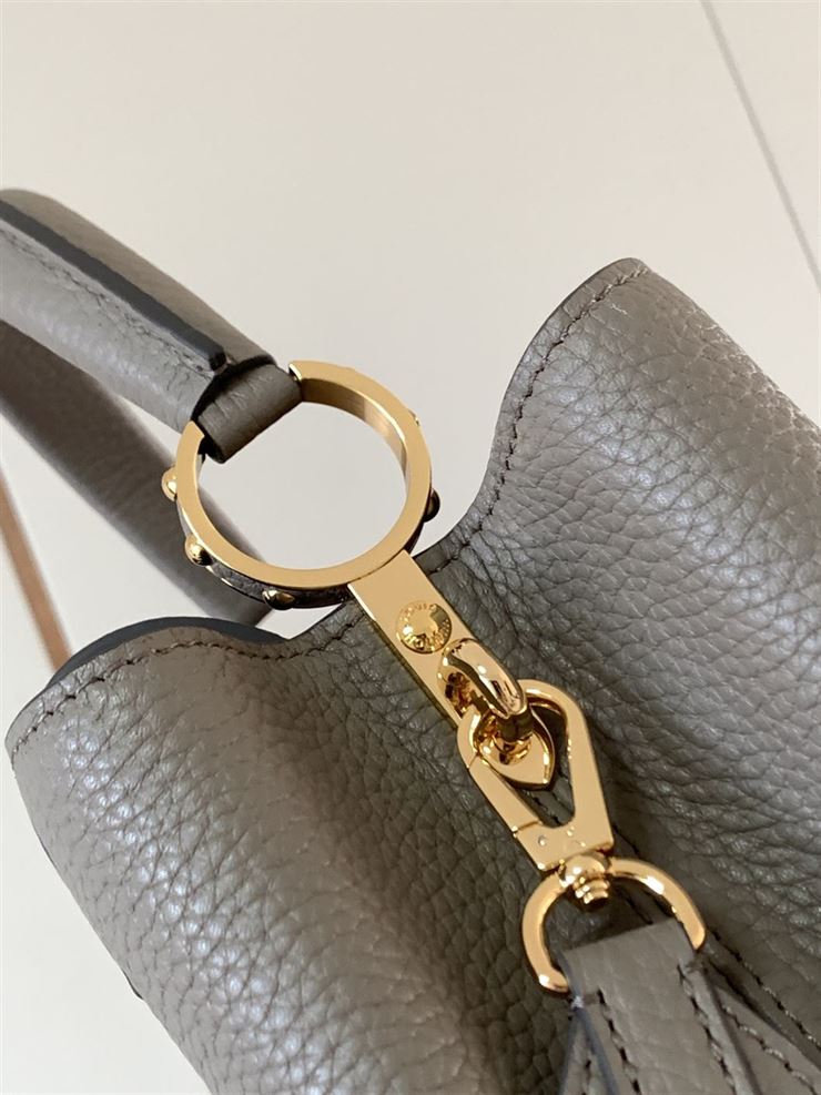 LOUIS VUITTON CAPUCINES BB – LW043