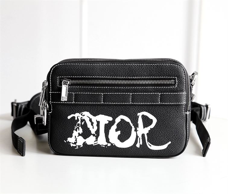 DIOR X PETER DOIG SAFFARI MESSENGER BAG – DIO022