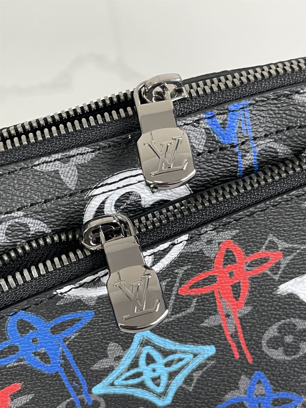 LOUIS VUITTON TRIO MESSENGER BAG –  LVB066