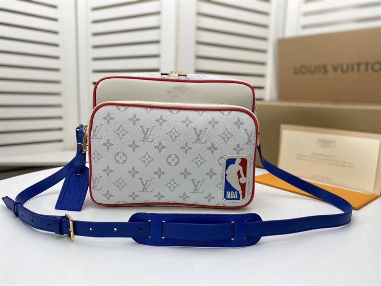 LOUIS VUITTON X NBA NIL MESSENGER ANTARTICA – LVB020