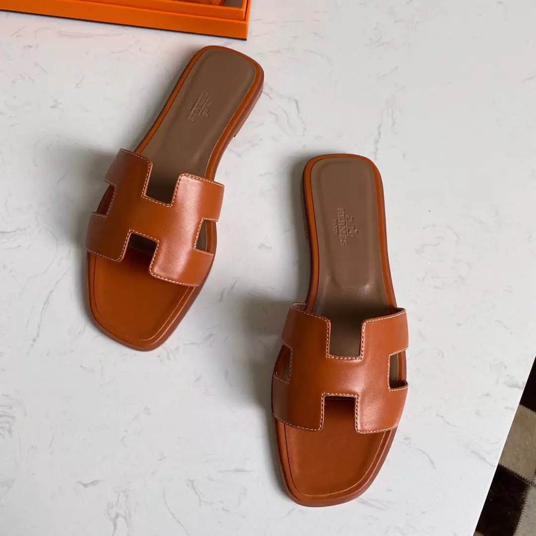 HERMES ORAN SLIDE SANDALS IN GOLD SWIFT CALFSKIN – HMSD114