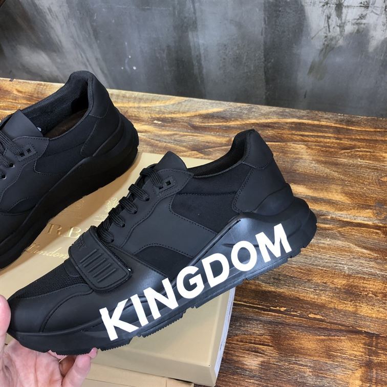 BURBERRY BLACK KINGDOM PRINT SNEAKERS – BBR030