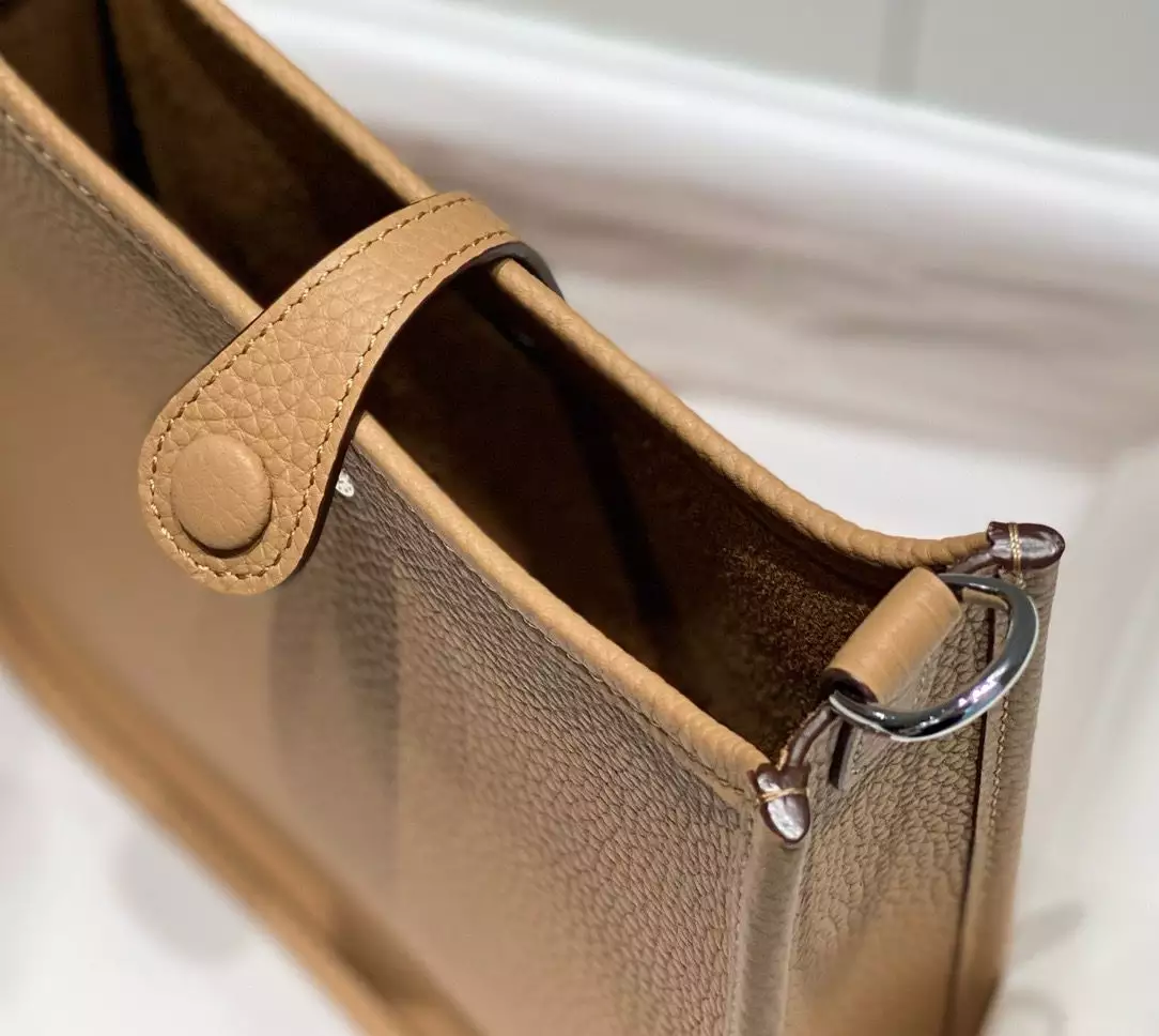 Hermes Evelyne III TPM Bag In Chai Clemence Leather – HW045
