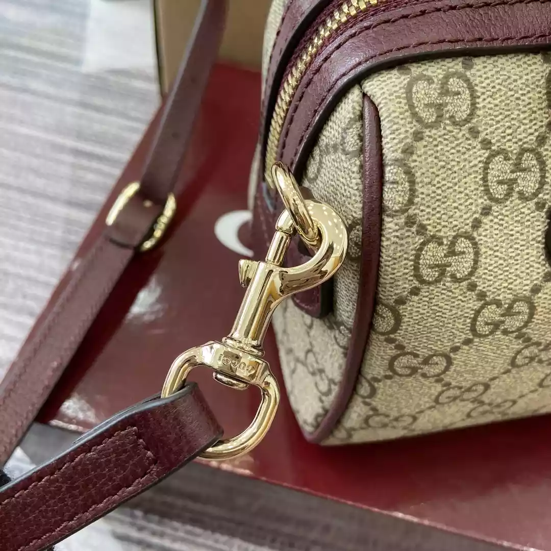 Gucci Savoy medium duffle bag in Beige GG Canva – BG085