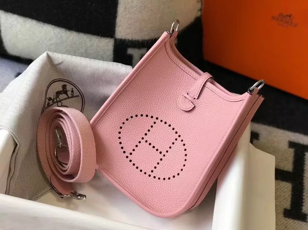 Hermes Evelyne III TPM Bag In Pink Clemence Leather – HW052