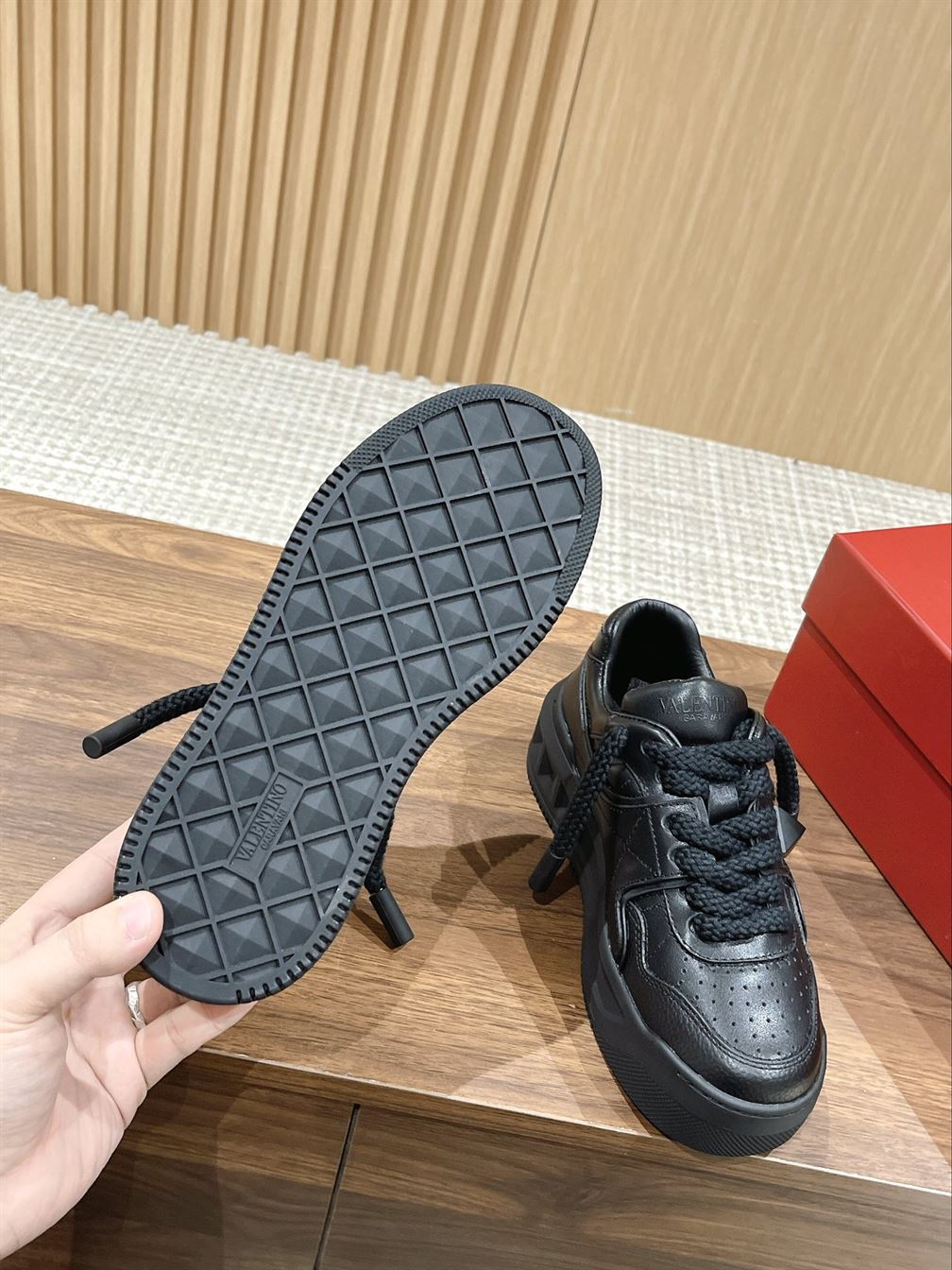 VALENTINO ONE STUD XL NAPPA LEATHER LOW-TOP SNEAKER – VN009