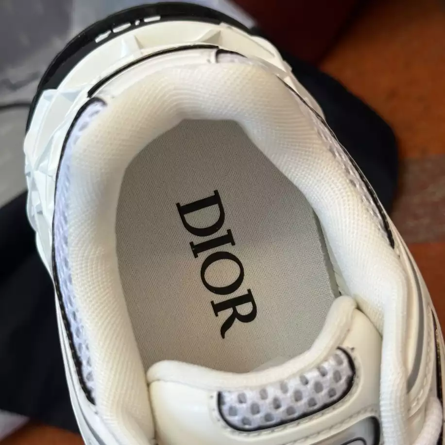 DIOR B35 BLADE COUPLE SNEAKERS – DO0209
