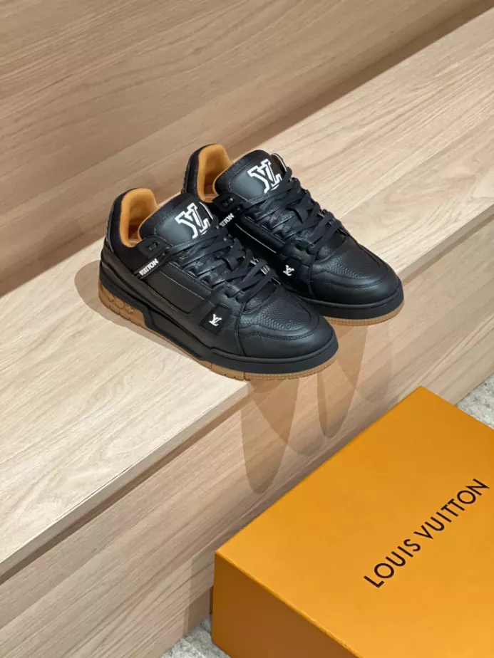 LOUIS VUITTON TRAINER SNEAKER – LVS243